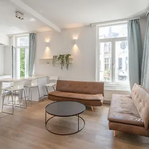 https://light-modern-apartment-in-the-heart-of-antwerp.brusselshotelsbook.com